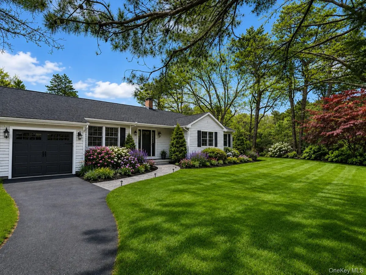 67 Chestnut ST, Coram, NY 11727