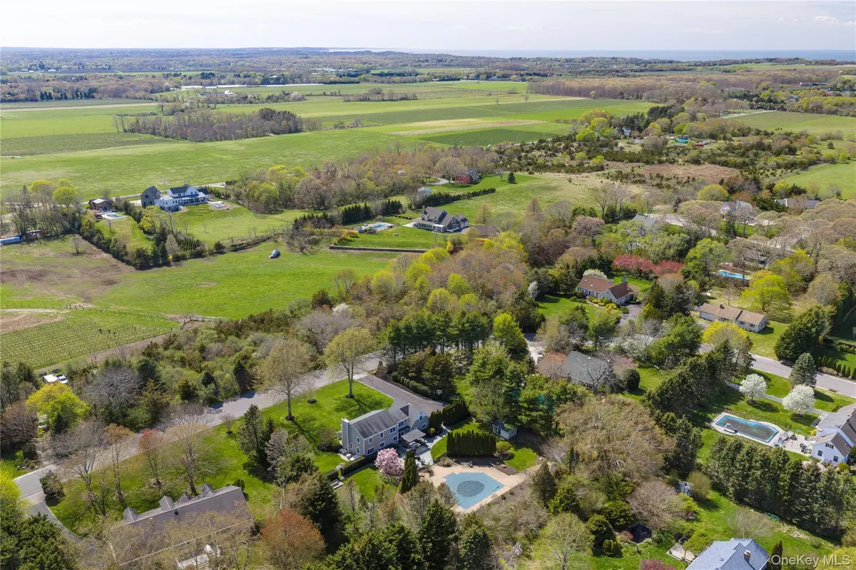 2120 Crown Land LN, Cutchogue, NY 11935