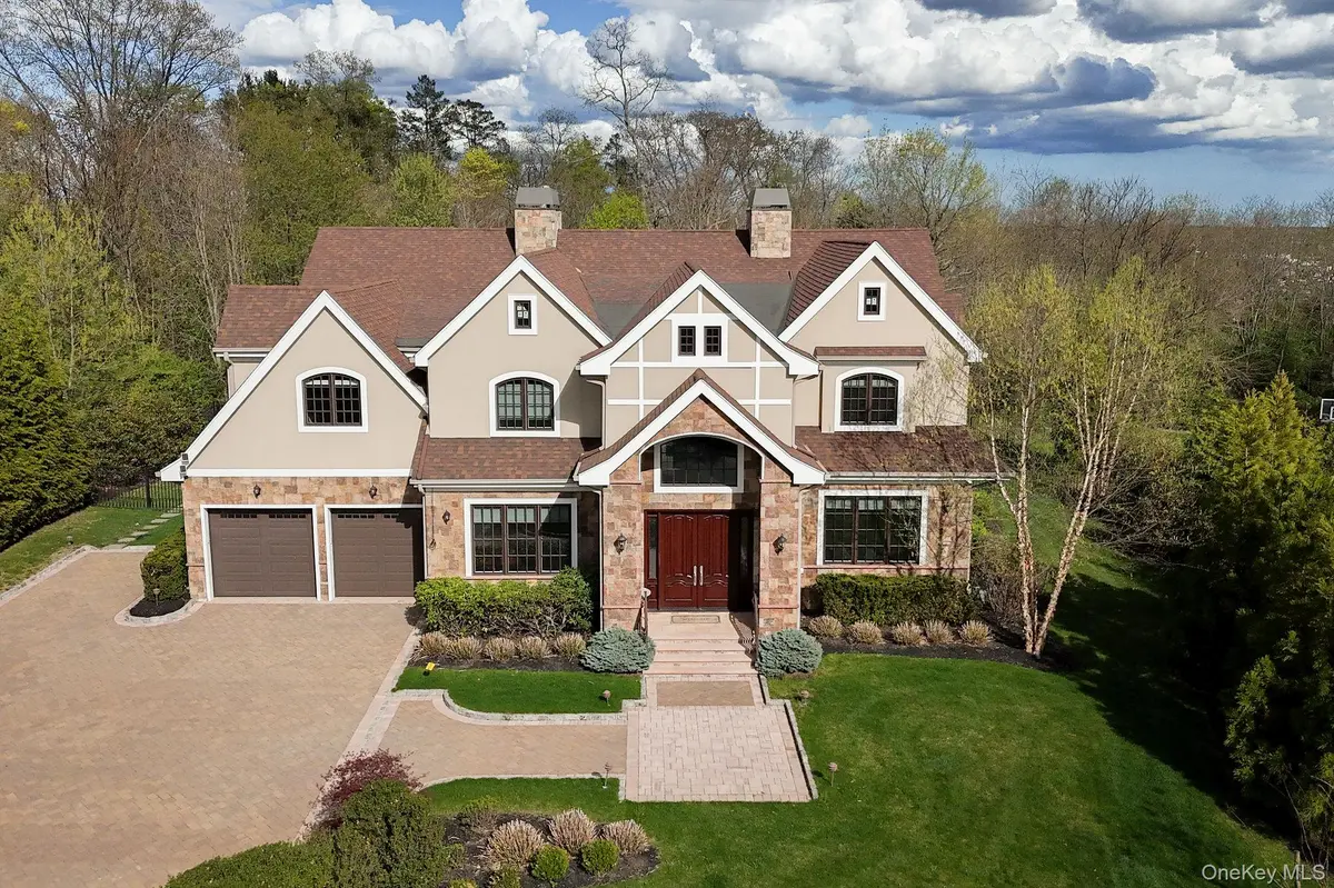 11 Buckingham CT, Muttontown, NY 11791