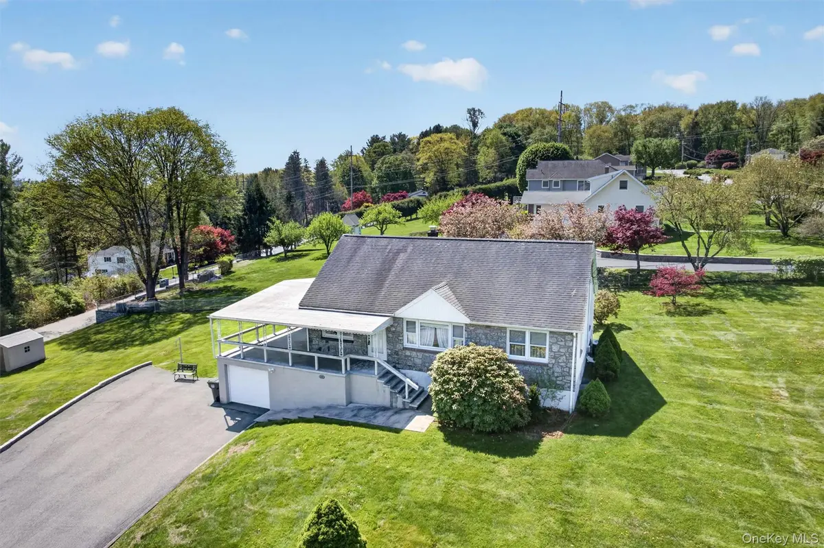 31 Brookdale RD, Mahopac, NY 10541
