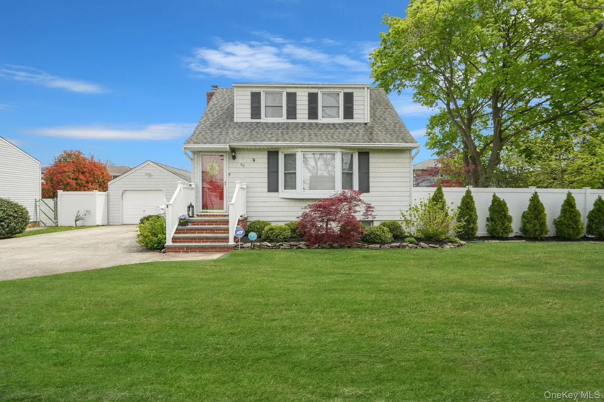 55 Westwood AVE, Deer Park, NY 11729