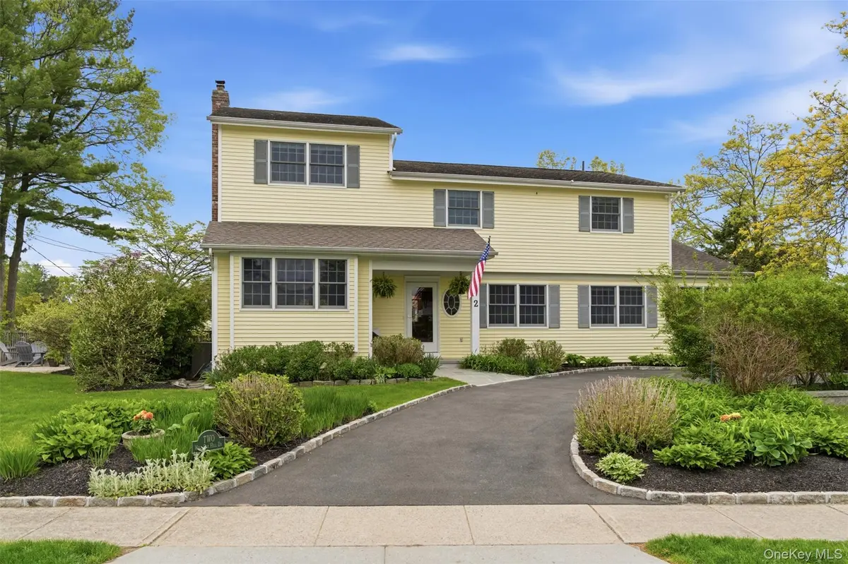 2 W Oak Hill DR, Oyster Bay, NY 11771