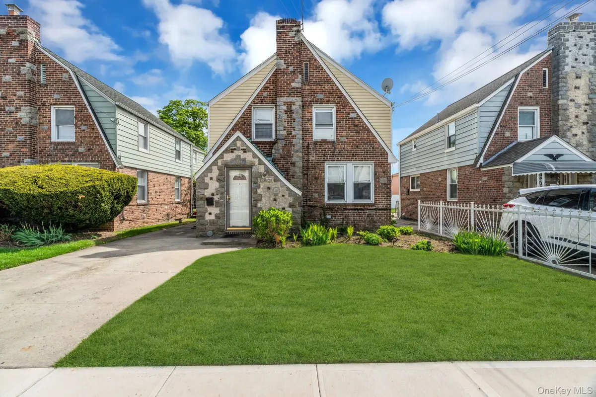 219-34 114th AVE, Cambria Heights, NY 11411