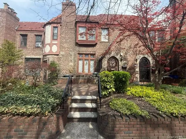 47-33 188th ST, Flushing, NY 11358