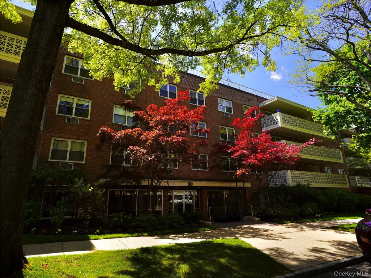 50 Hillpark AVE #3E, Great Neck Plaza, NY 11021