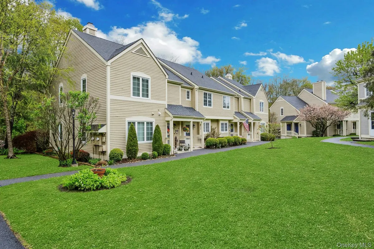 1902 Nutmeg DR, Carmel, NY 10512