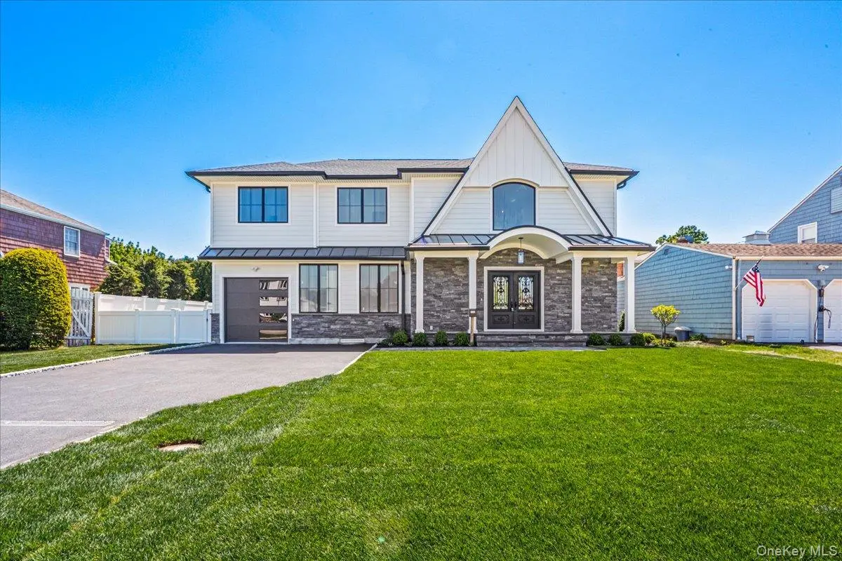 172A Harvard ST, Westbury, NY 11590