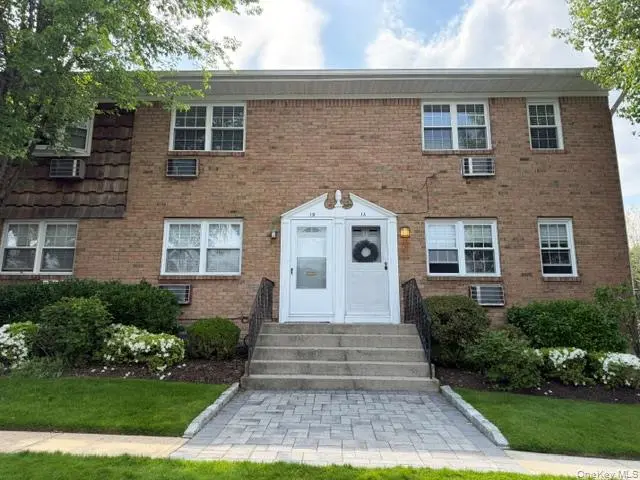 3 Anchorage LN #1B, Oyster Bay, NY 11771