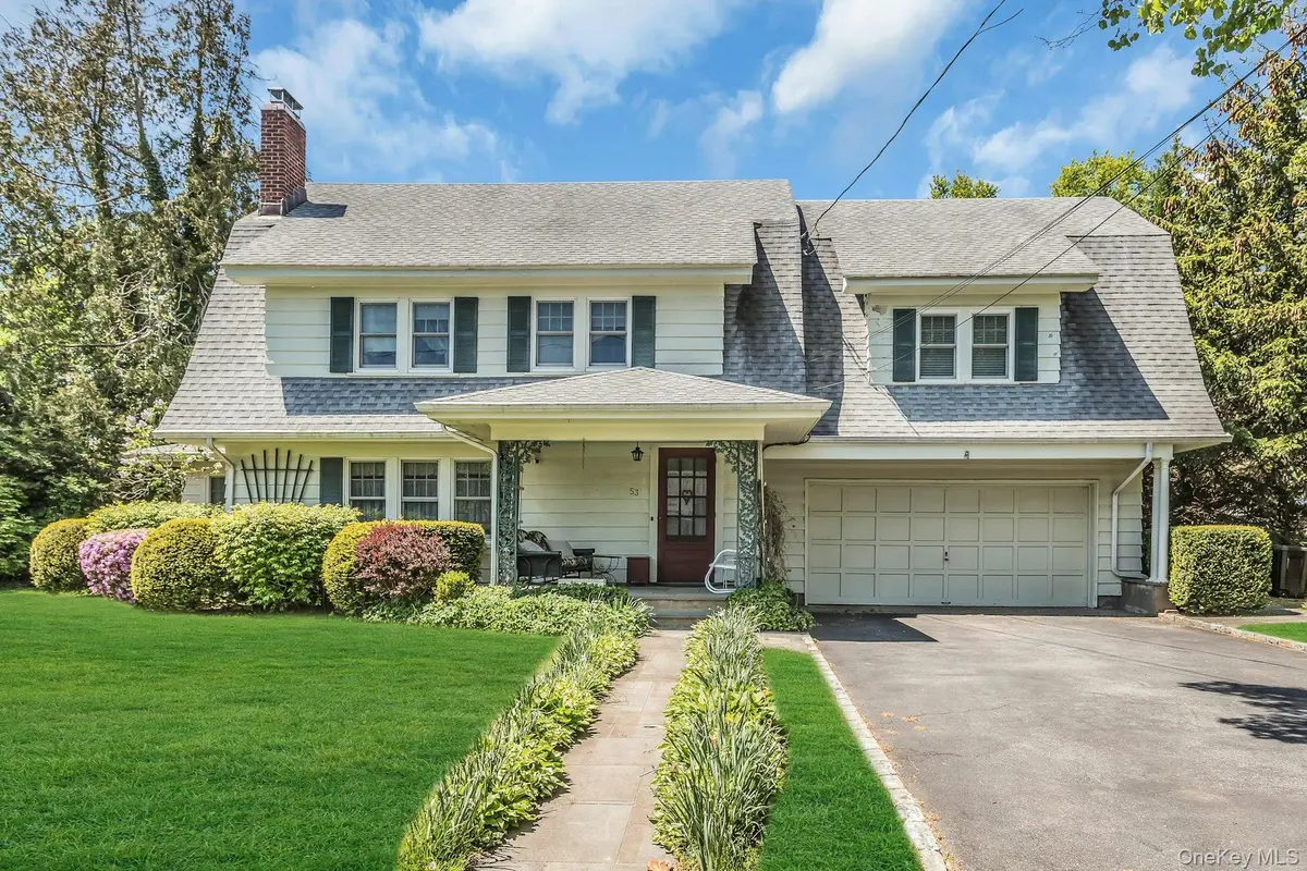 53 Burr AVE, Northport, NY 11768