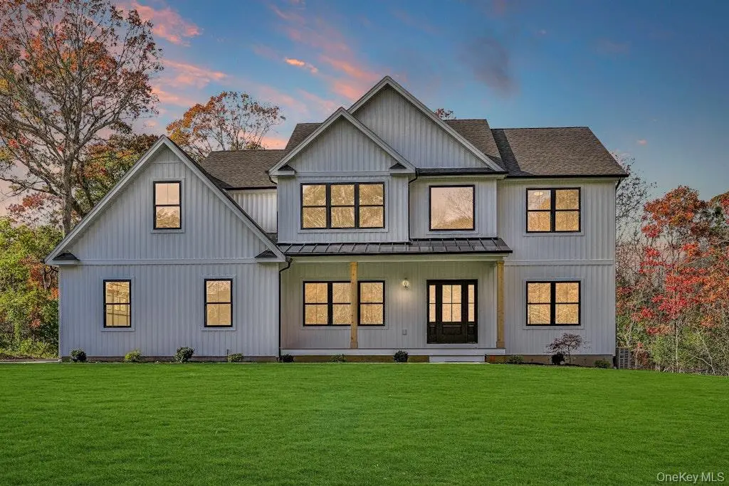 20 Bunker LN, Middle Island, NY 11953