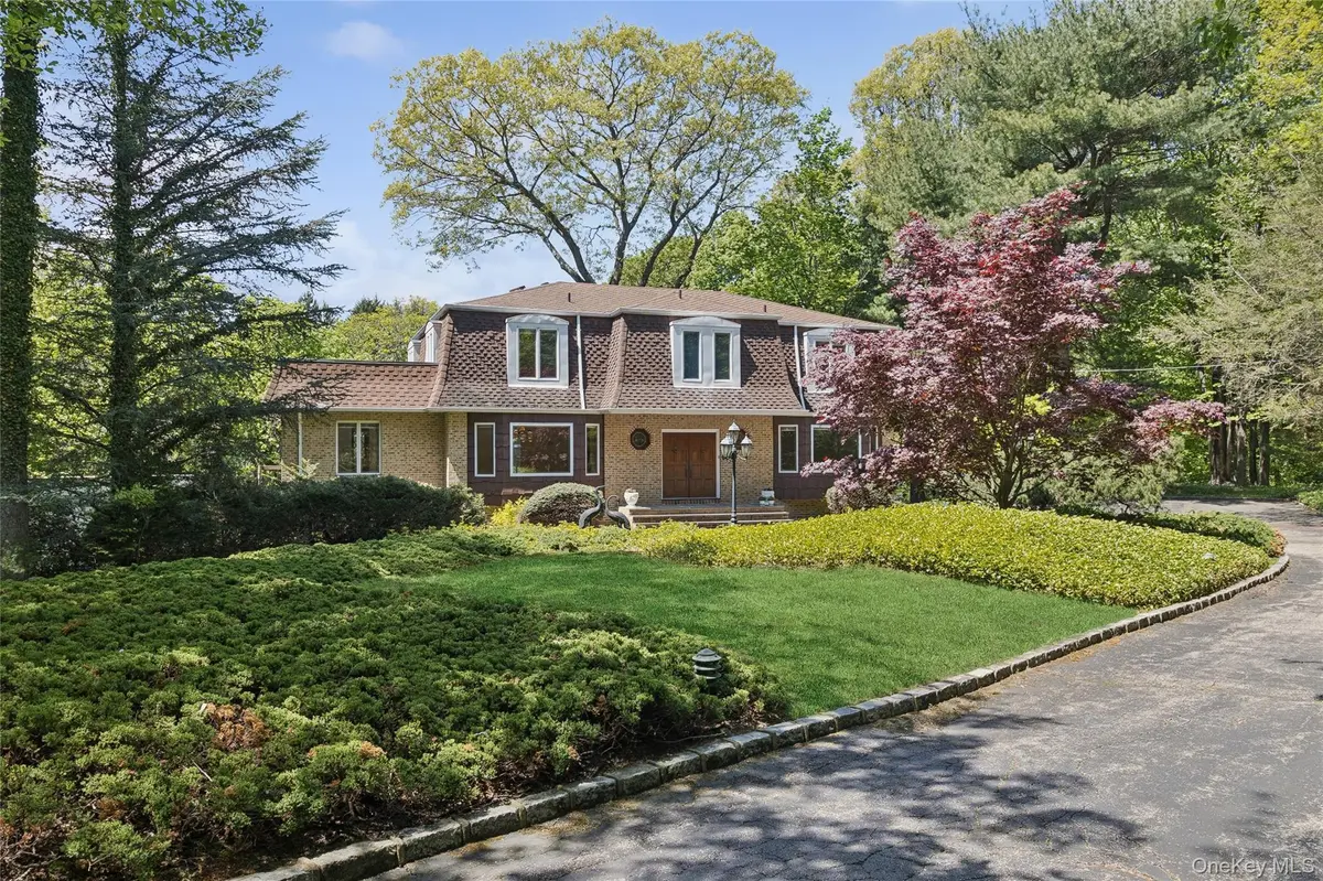 94 Cove RD, Oyster Bay Cove, NY 11771