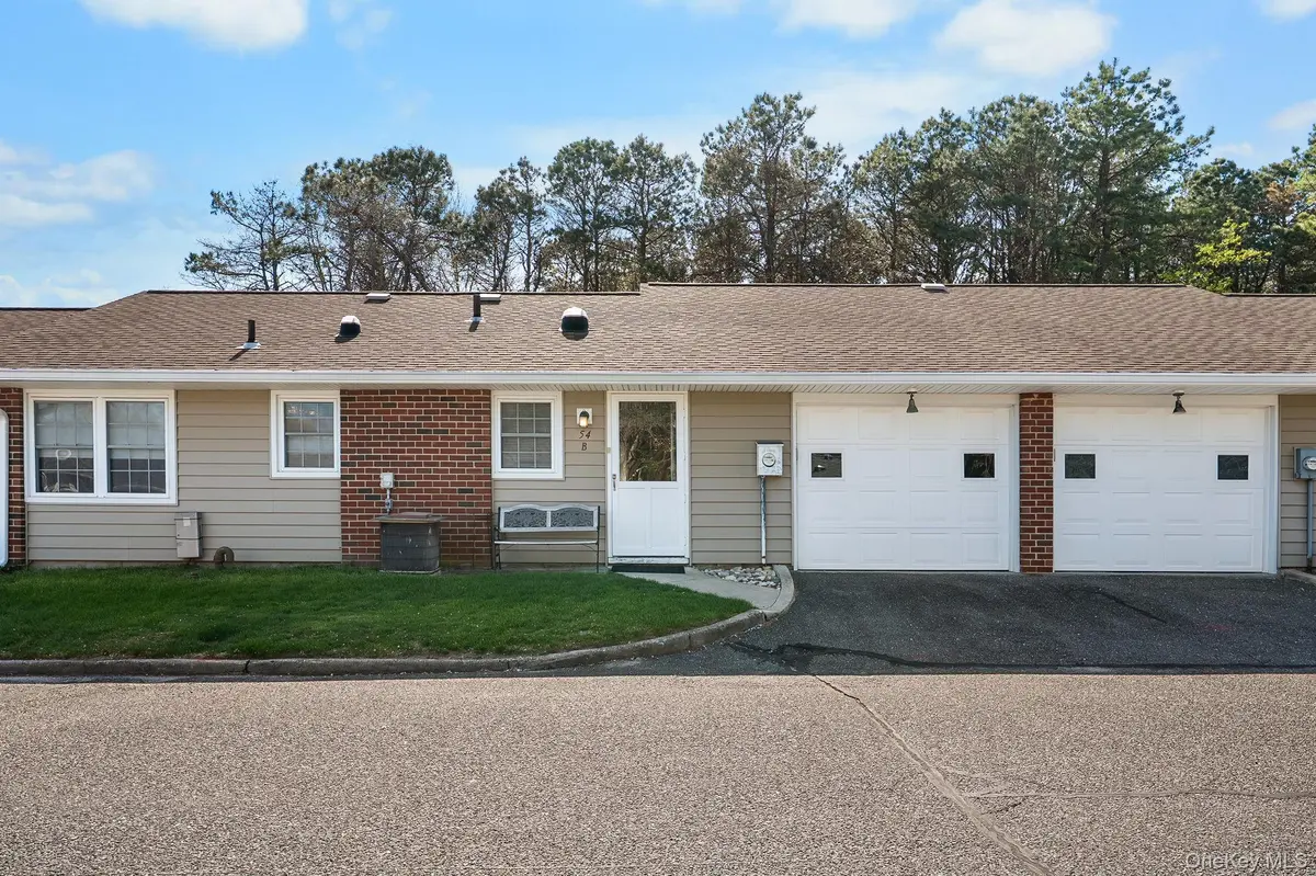 54 Aylesbury CT #B, Ridge, NY 11961
