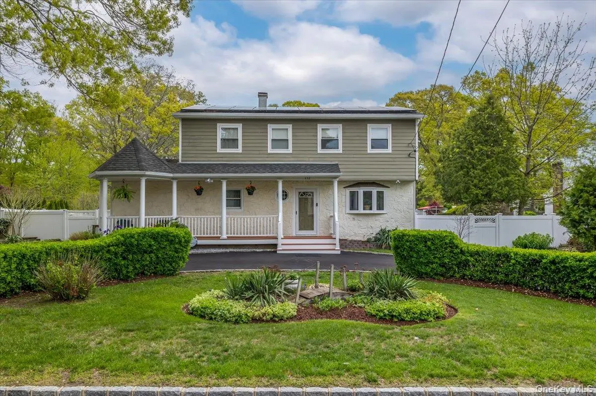 432 Puritan DR, Shirley, NY 11967