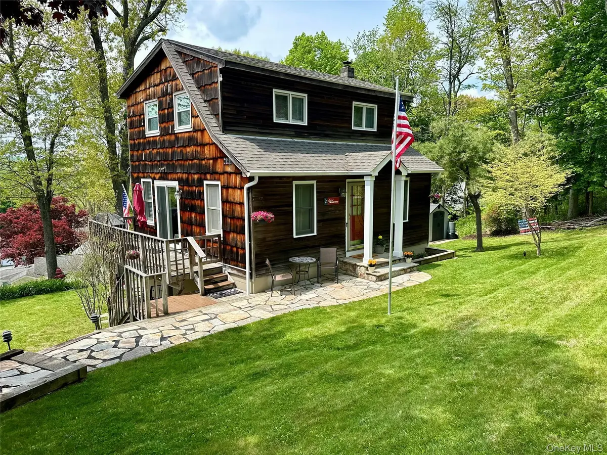 21 Birch DR, Mahopac, NY 10541