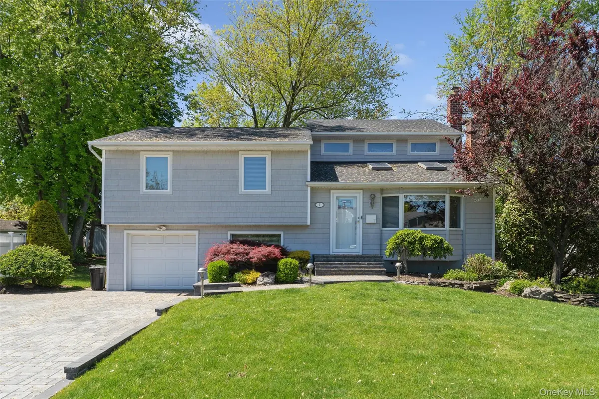 7 Greenacre CT, Syosset, NY 11791