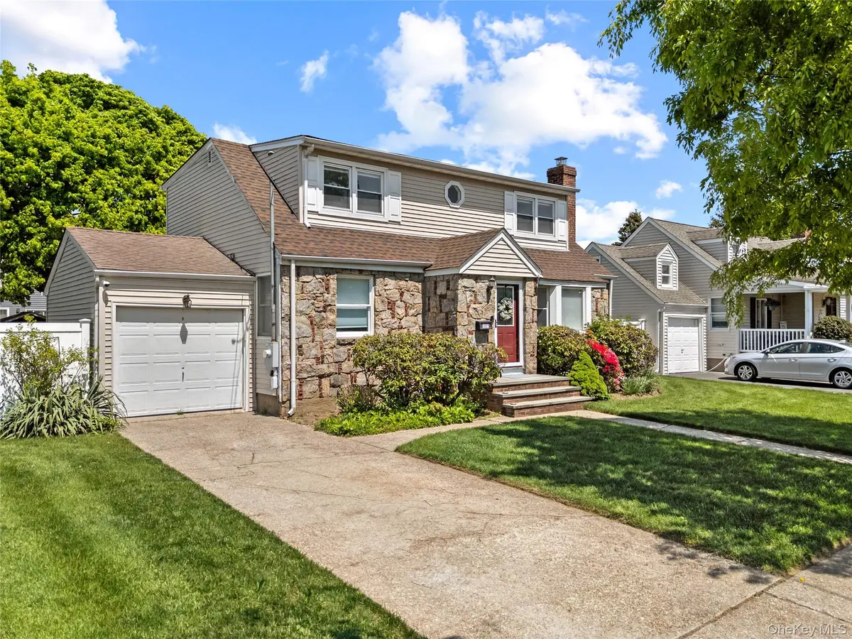 1855 Gerald AVE, East Meadow, NY 11554