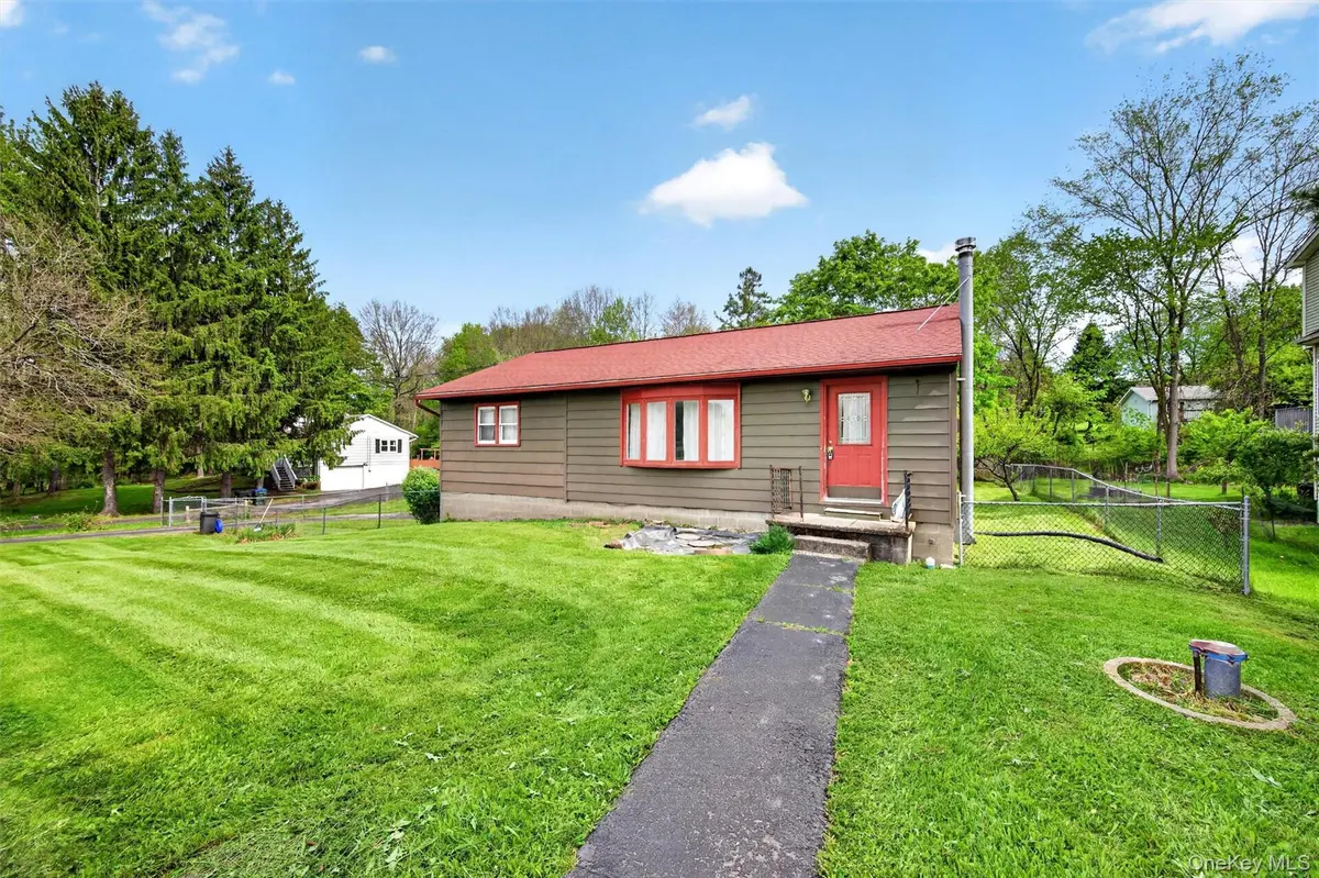 11 Bradley LN, Walden, NY 12586