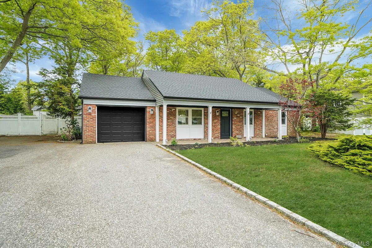 41 Winside LN, Coram, NY 11727