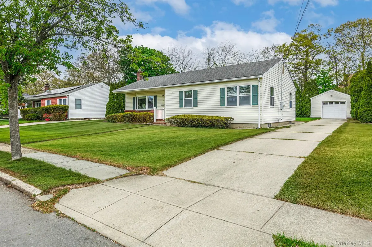 14 George CT, Bellport Village, NY 11713