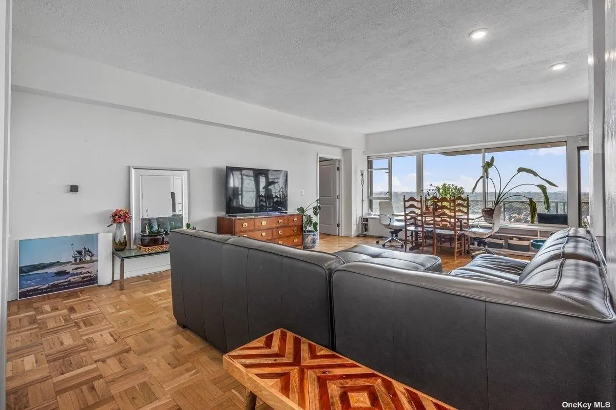 166-25 Powells Cove BLVD #21G, Beechhurst, NY 11357