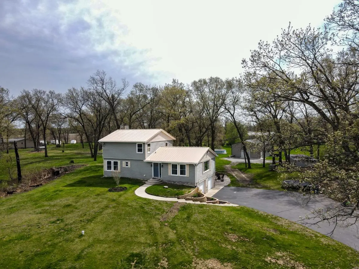 5073 E 900, Fair Oaks, IN