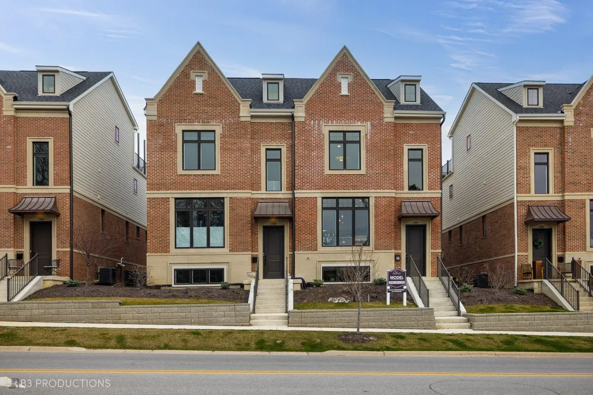 107 Valparaiso ST, Valparaiso, IN 46383
