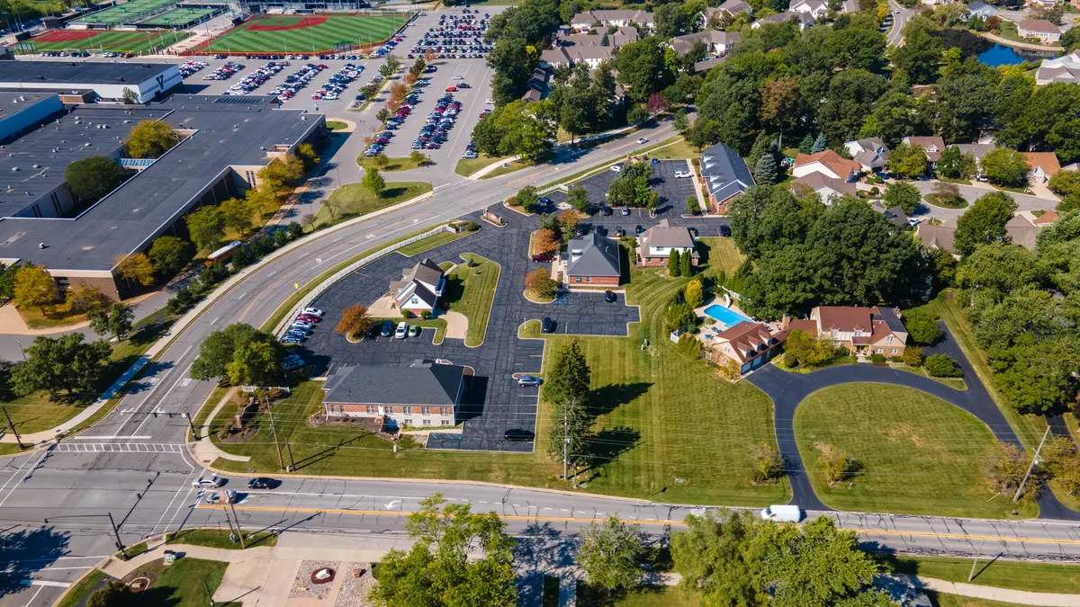 460 Vale Park RD, Valparaiso, IN 46385