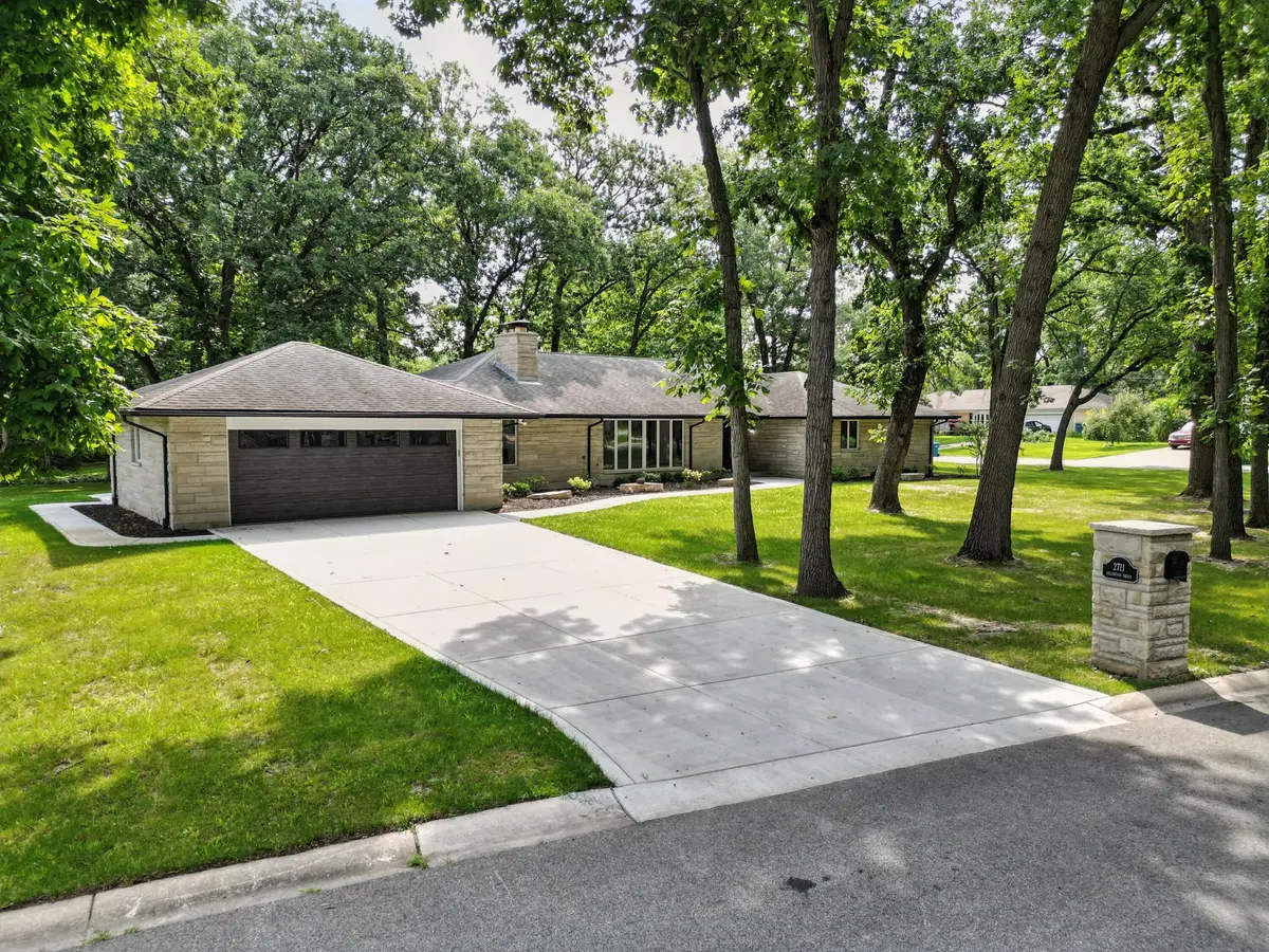 2711 Edgewood DR, Dyer, IN 46311