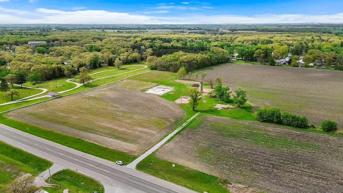 4898 E St Rd 10, Demotte, IN 46310