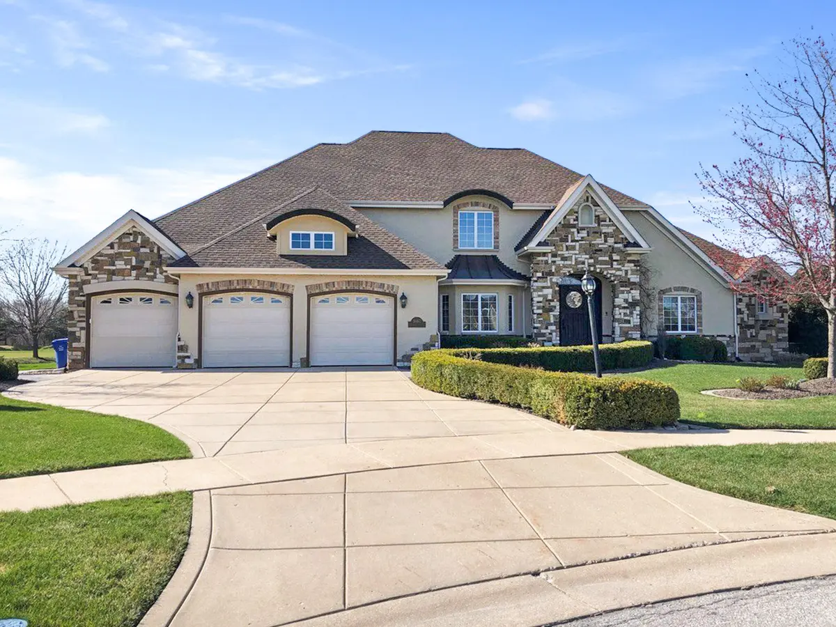 1667 Chalone CT, Crown Point, IN 46307