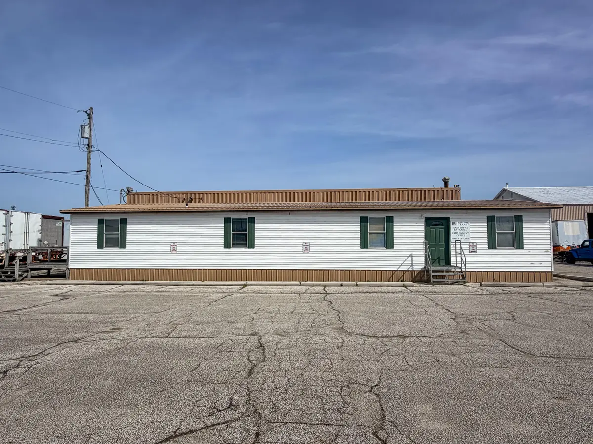 1157 E 150, La Porte, IN 46350