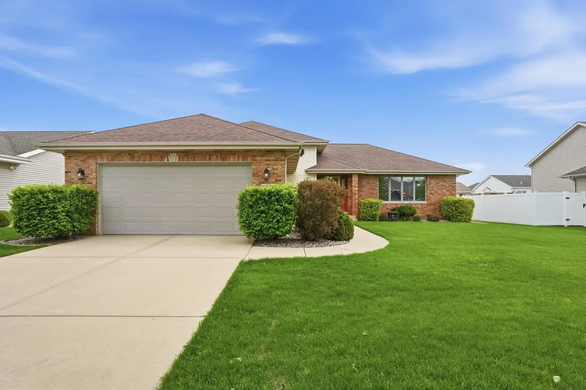 6587 Arrowhead DR, Schererville, IN 46375