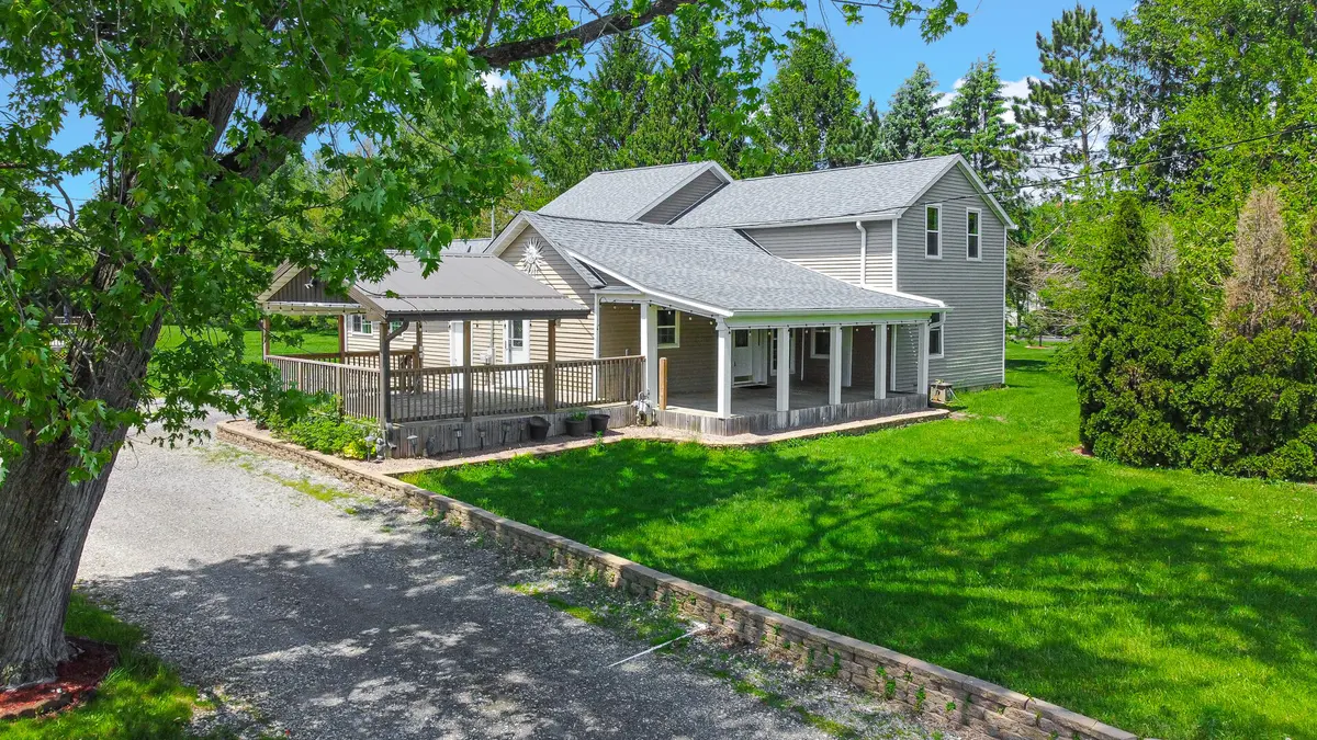 838 N 200, Valparaiso, IN 46385
