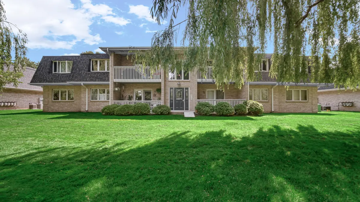 9320 Spring Creek DR #6, Highland, IN 46322