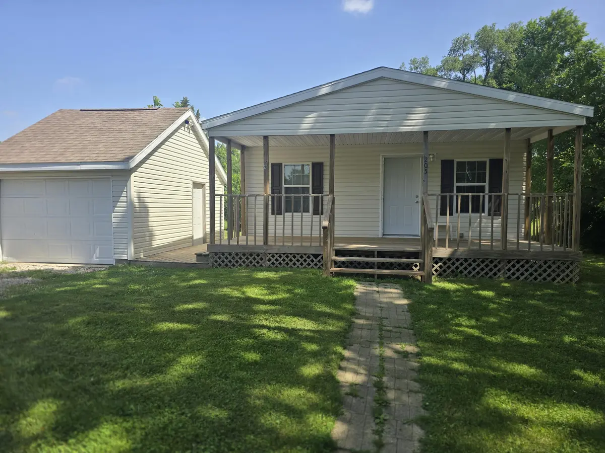 205 W Mcalpin ST, Hebron, IN 46341