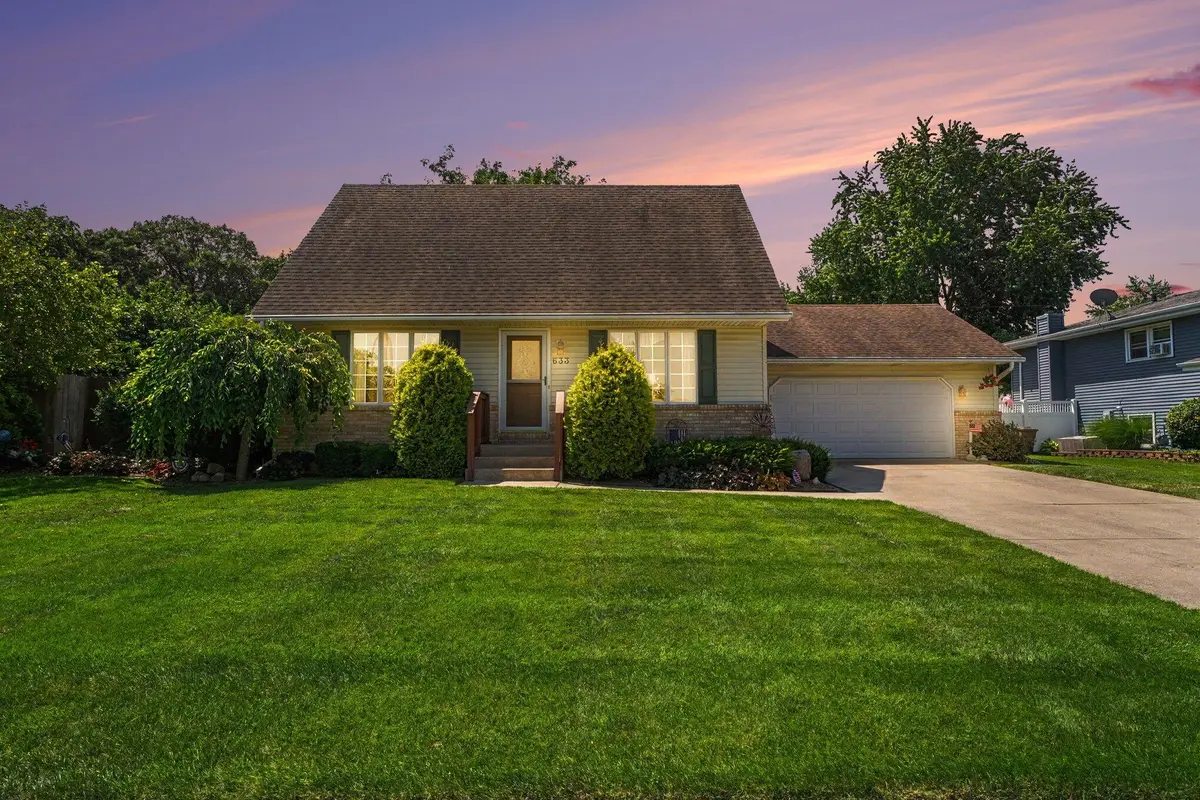 633 Imperial DR, Crown Point, IN 46307