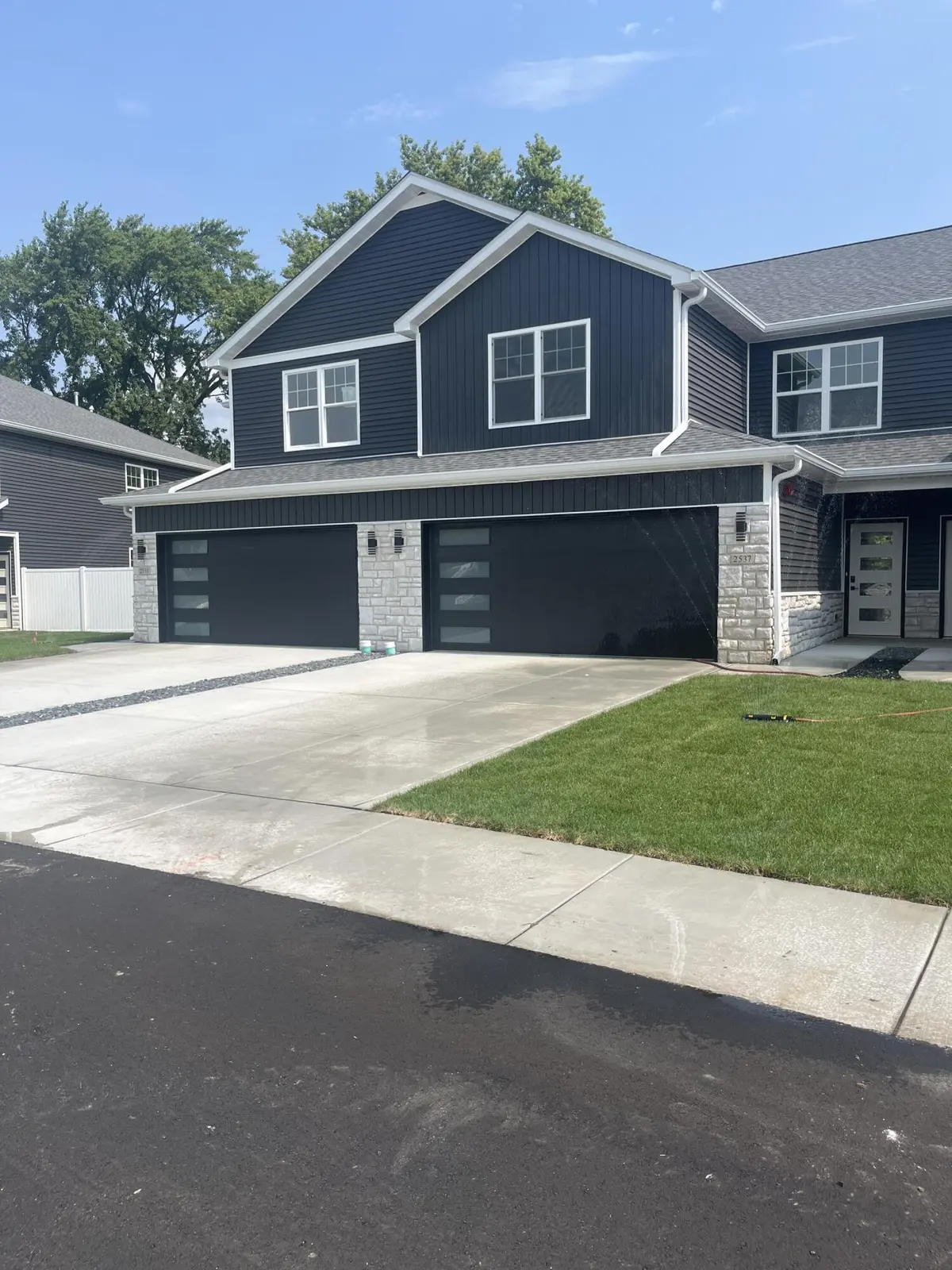 2537 Longwood DR, Highland, IN 46322
