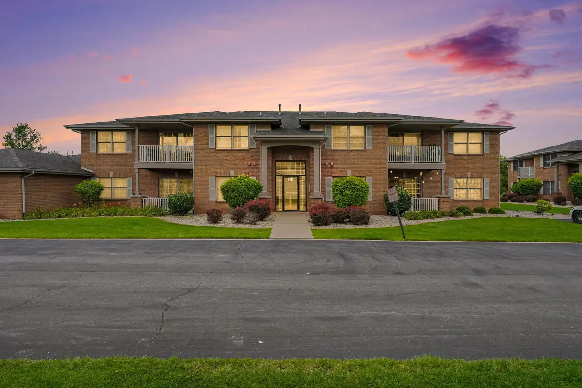 9841 Wildwood CT #2c, Highland, IN 46322
