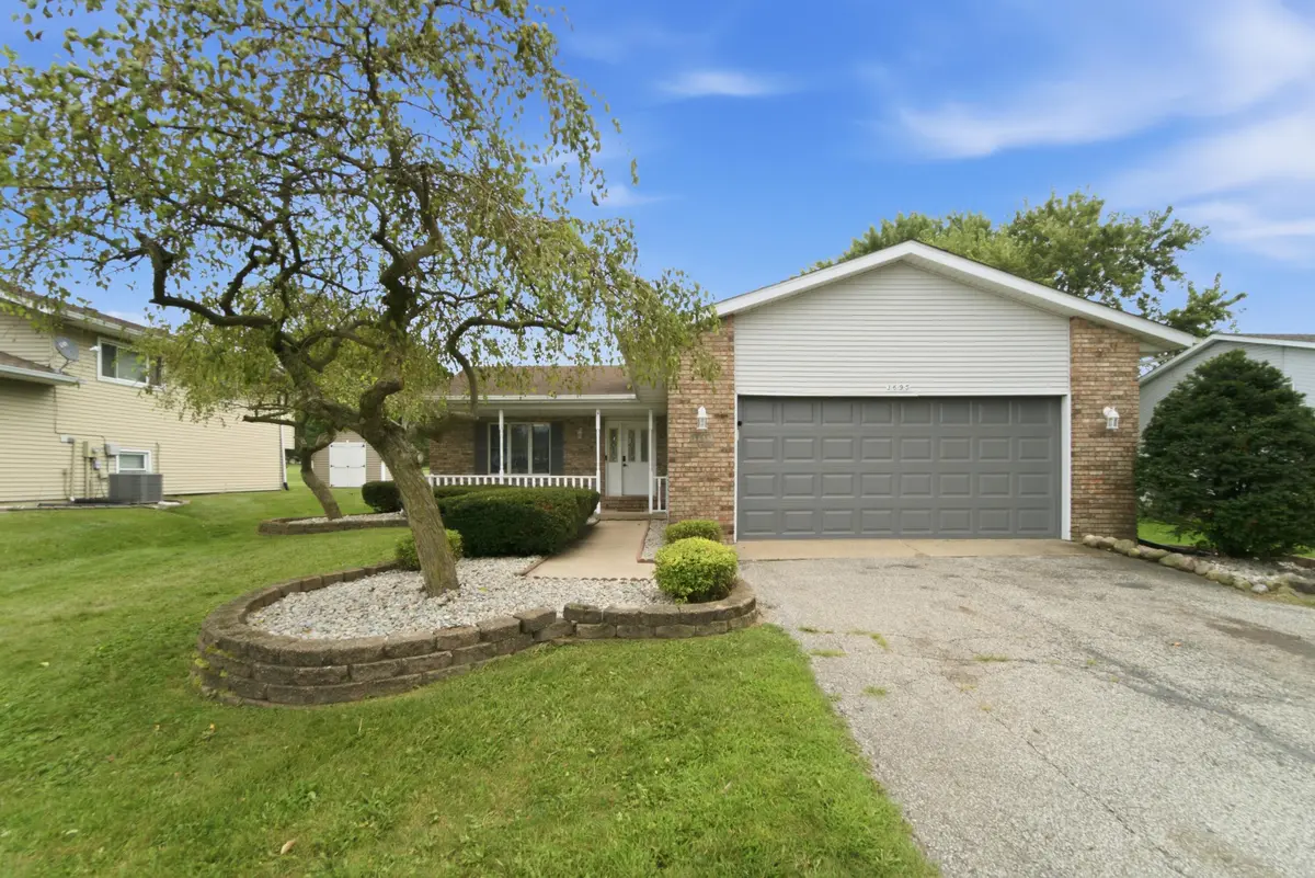 3695 Kingsway DR, Crown Point, IN 46307