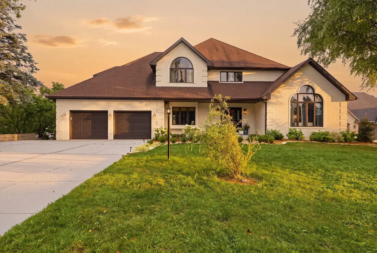 452 Scarborough RD, Valparaiso, IN 46385