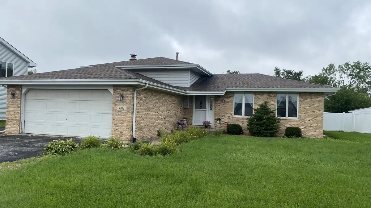 1602 Cozy LN, Dyer, IN 46311