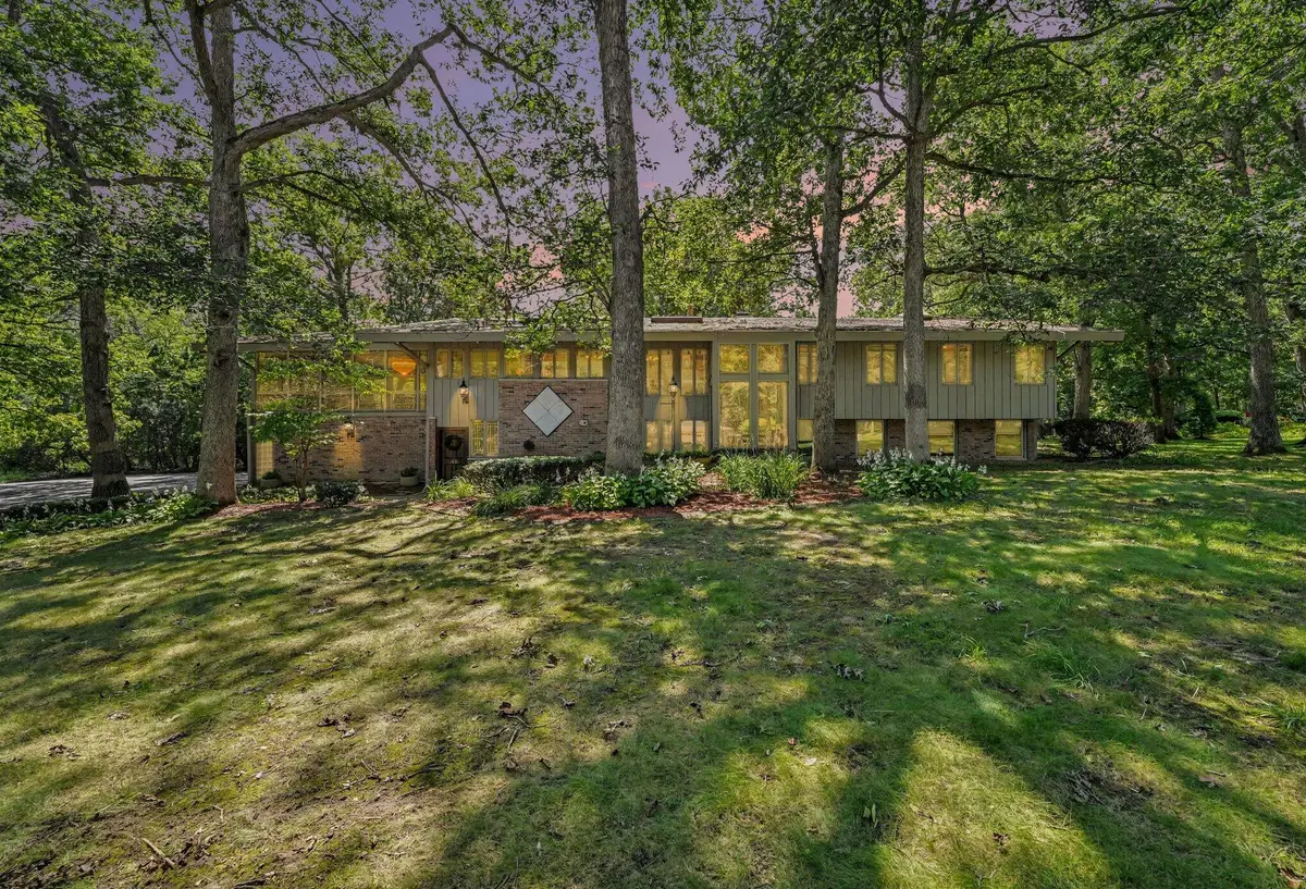 909 W 126th AVE, Crown Point, IN 46307