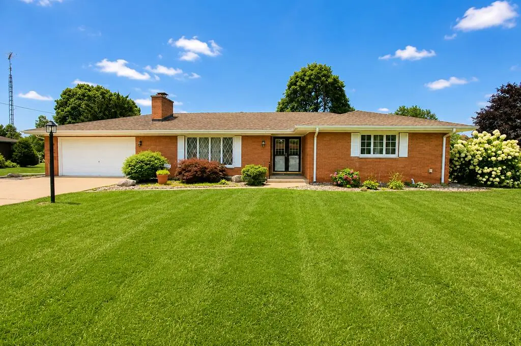 1004 W 18th ST, La Porte, IN 46350