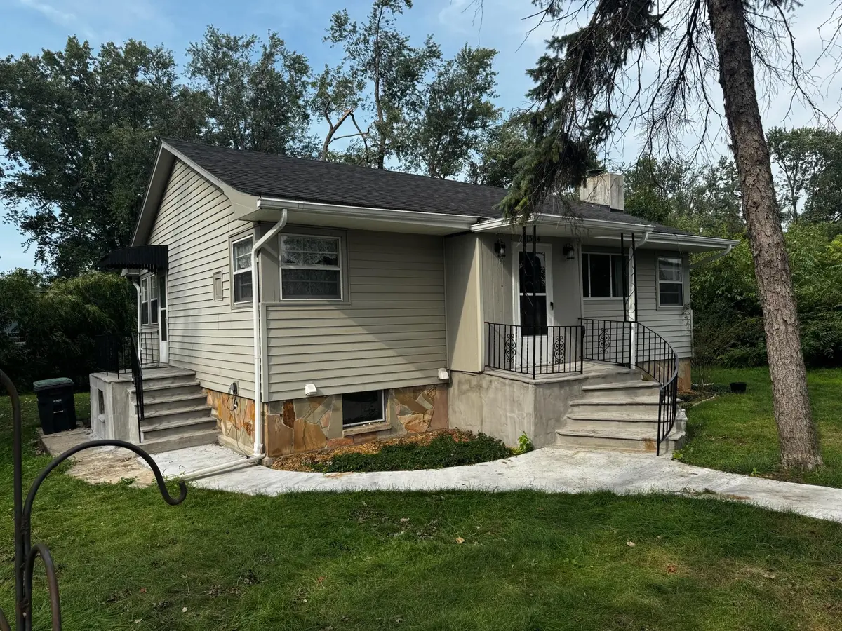 1394 Burns DR, Portage, IN 46368