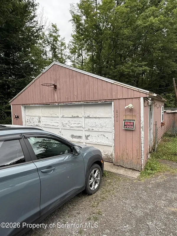 820 Lake Henry RD, Lake Ariel, PA 18436