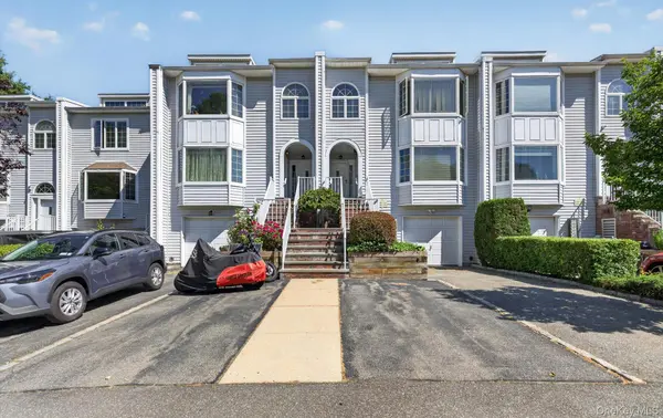 240-17 Oak Park DR #73A, Douglaston, NY 11362