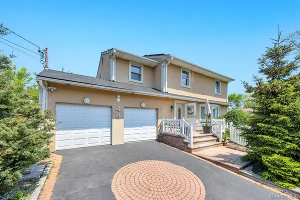 48 E Grove ST, Massapequa, NY 11758