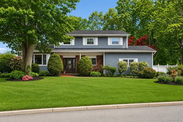 29 Alister CIR,  East Northport,  NY 11731