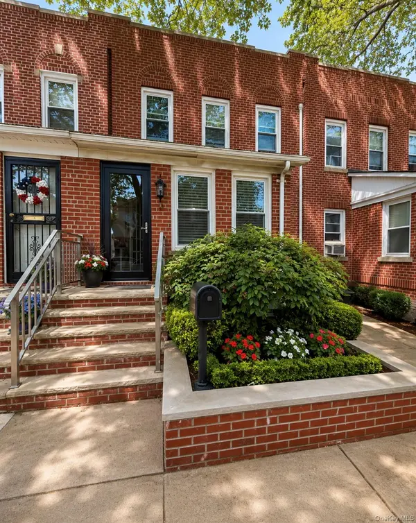 7836 75th ST, Glendale, NY 11385