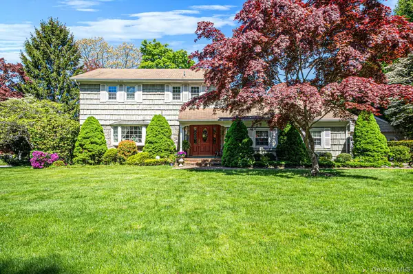 2 Rainbow LN,  East Moriches,  NY 11940